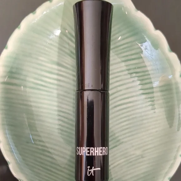 Elastic Stretch Volumizing Mascara