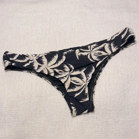 Billabong palm‎ side Hawaii LO bottom
