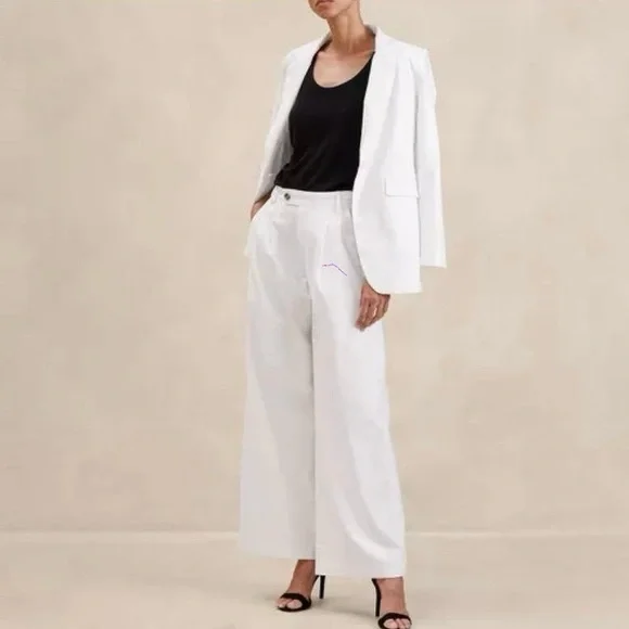 Banana Republic Factory Linen Blend Wide Leg Pleated Trouser // White