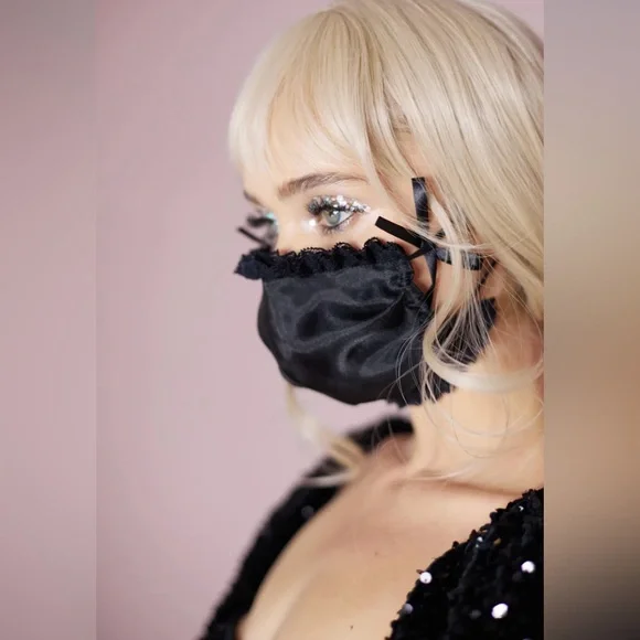 NWT SELKIE Black Caviar Face Mask