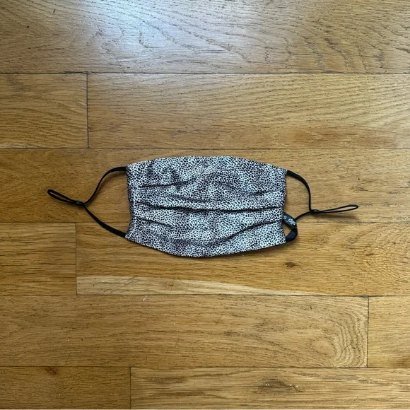 NWOT Slip silk leopard face mask (O/S)