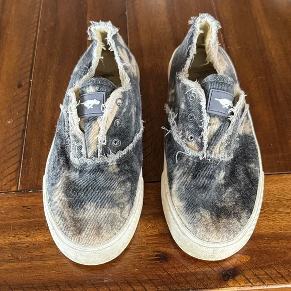 Rocket Dog Black and Tan Distressed Sneakers