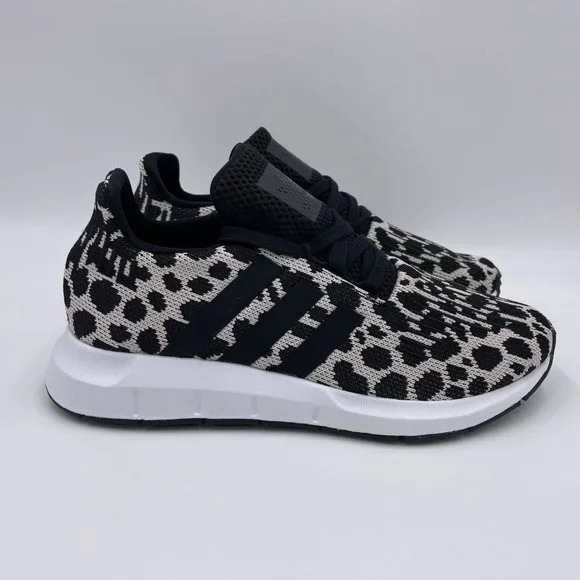 Adidas Swift Run Black / White Womens Shoes