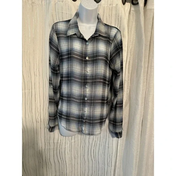 About‎ A Girl Plaid Lynn Plaid Flannel Shirt Medium Buttons