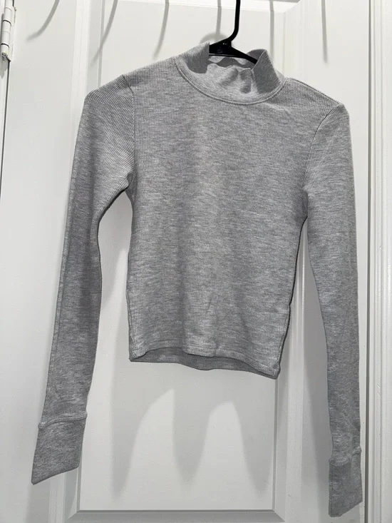 American Eagle Outfitters Light Gray Ribbed Mock Neck Top