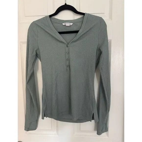 Athleta top size small petite