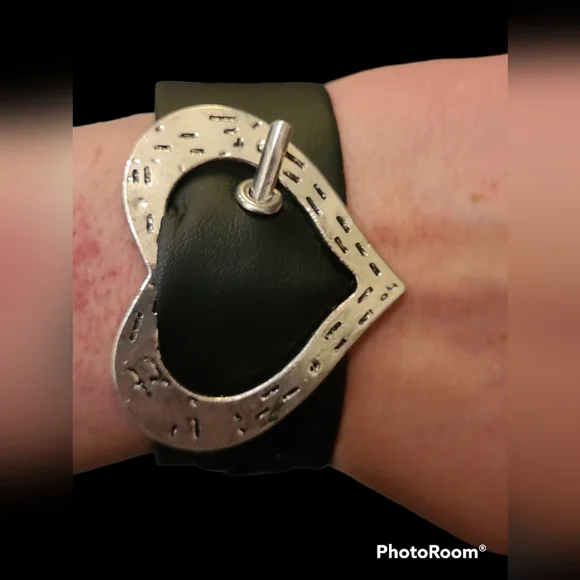 Bracelet heart buckle