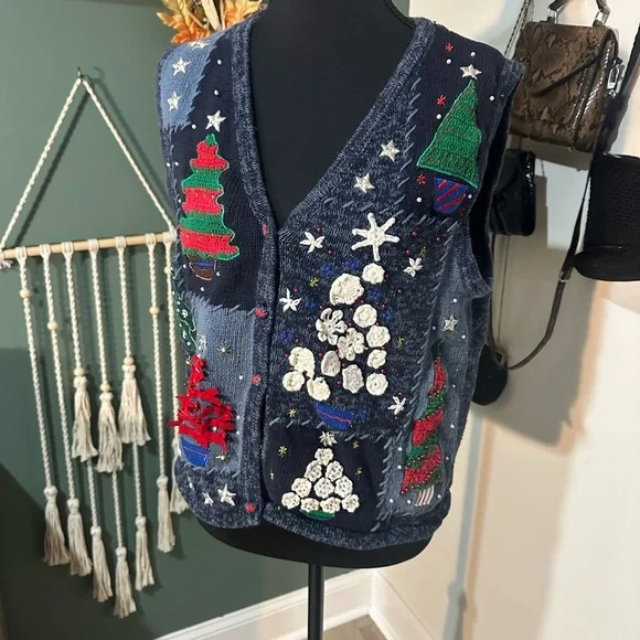 Festive Vintage Patchwork Holiday Vest with Embroidery All Over size S