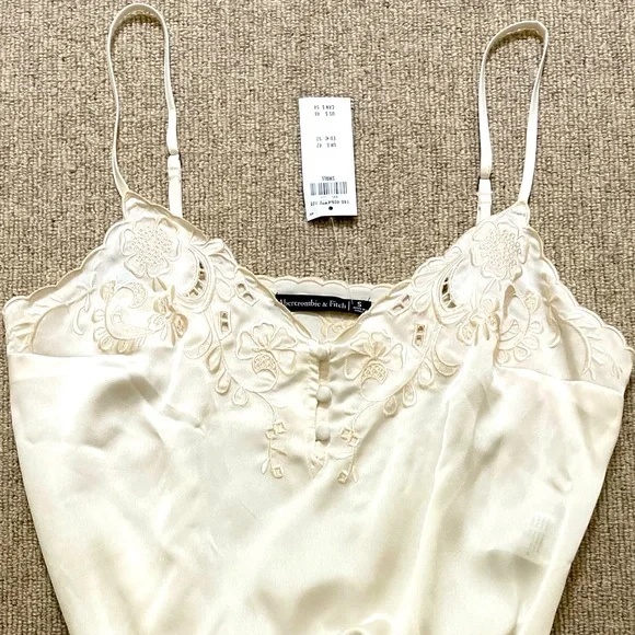 Abercrombie & Fitch NEW embroidered floral cream thong bodysuit SZ S feminine 🌼