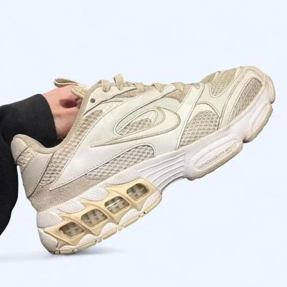 White Nike zoom air fire sneakers