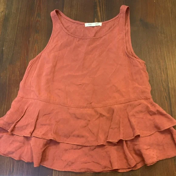 Living Doll Los Angeles womens size XS tank top with ruffles (bin M)