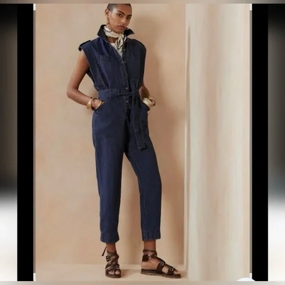 Banana Republic Indigo Utility Jumpsuit in a dark indigo blue denim XS, like new