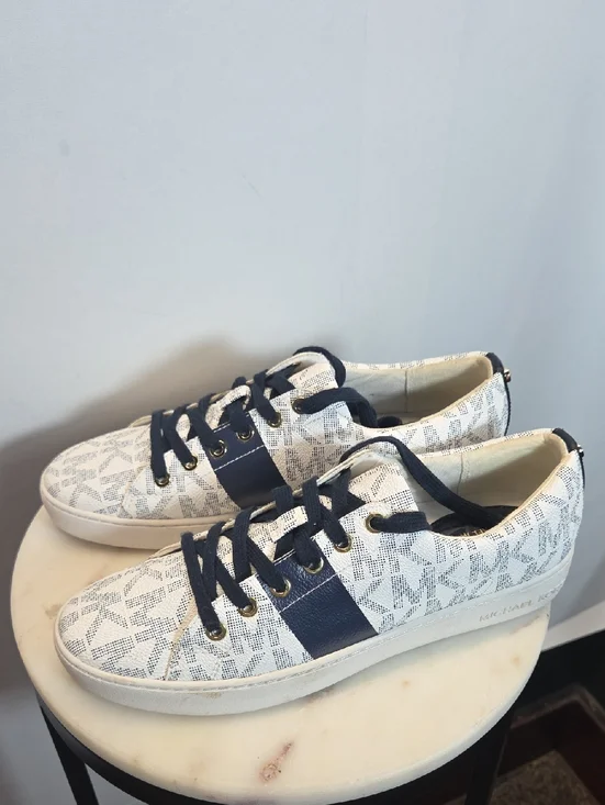 Michael Kors White and Navy Logo Low-Top Sneakers Size 9.5