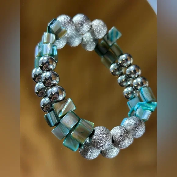 Silver Green Stretch Beaded Bracelet Mother of Pearl Abalone Irregular Round