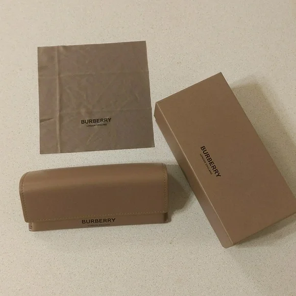 Burberry Bundle - Glasses case, lens cloth, & box