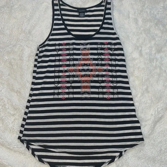 Rue21 black and white striped‎ top with pattern