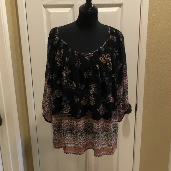Knox Rose sheer top in EUC