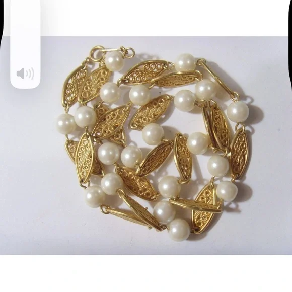 Vintage Gold tone and faux Pearl Women's Necklace 1992 Avon 24inch