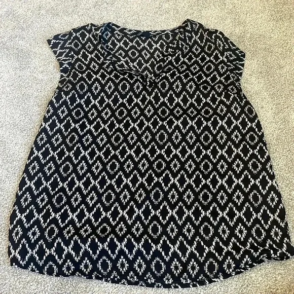 Hilary Radley Medium black and white blouse
