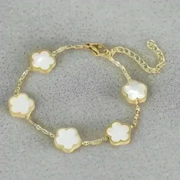 Camille Flower Bracelet in Pearly White