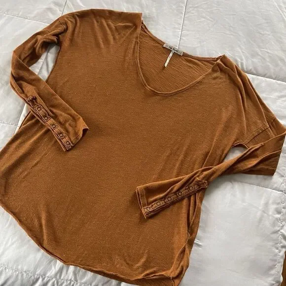 Free People XS Vneck Scoop Longsleeved Shirt Burnt Orange Casual Tee Shirt‎