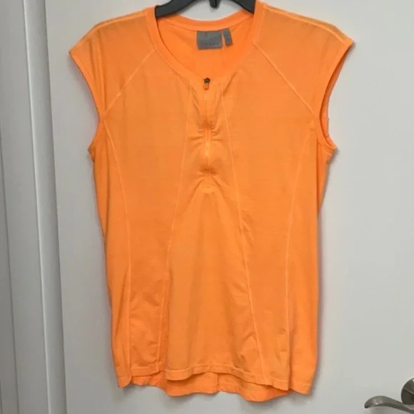 Athleta women's activewear top 1/4 zip, cap sleeve, Sz M, EUC