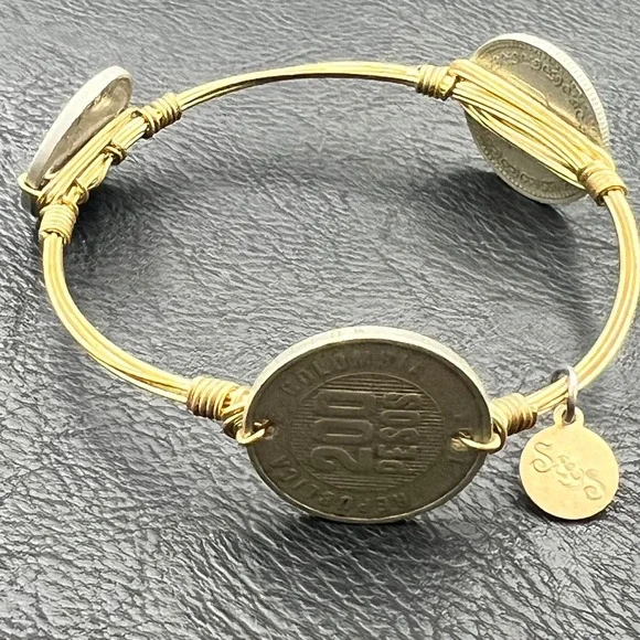 World Coin Wire Wrapped Bangle OS Gold Vtg 90s