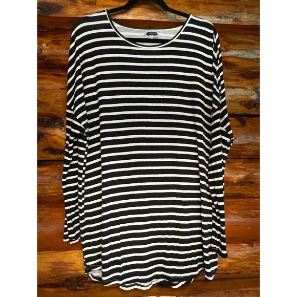 Mud Pie Oversized Black and White Striped Tunic Size‎ M/L