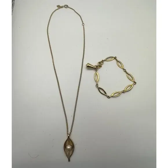 Vintage Sarah Coventry Gold Tone Necklace‎ And Bracelet Lot