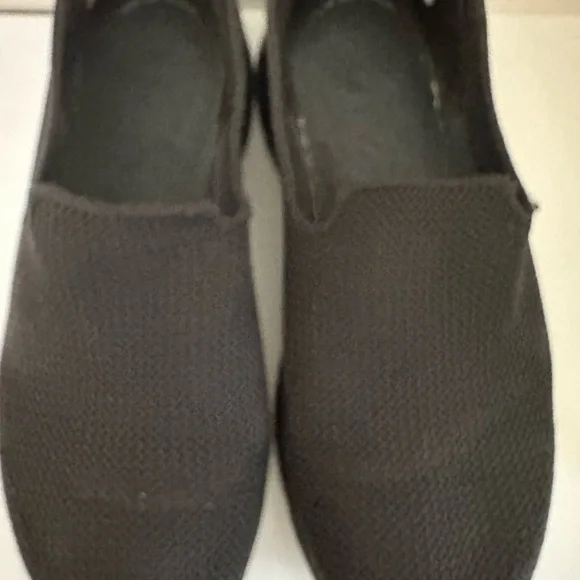 Skechers Black Slip-On Shoes size 7.5 pre owned
