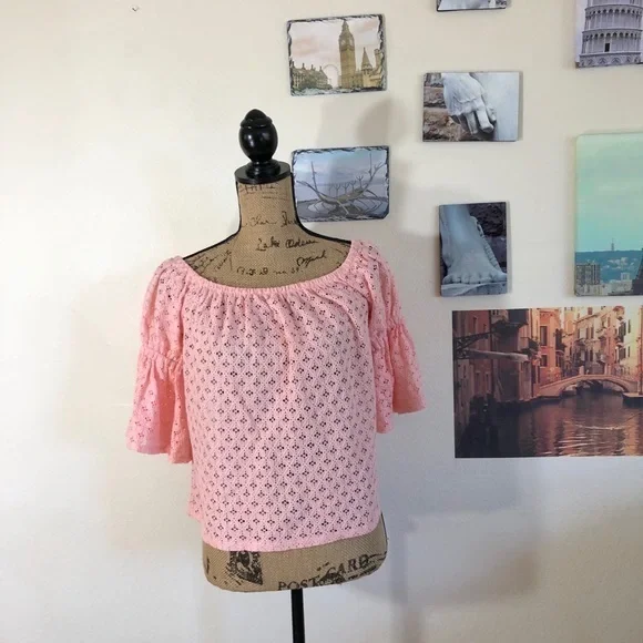Soprano pink eyelet OTS top w/bell sleeves, Sz. S