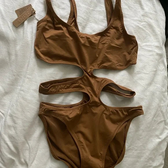 Reposting, never worn new with original packaging