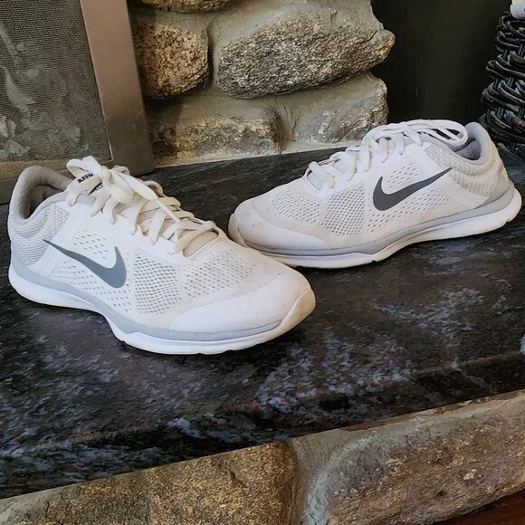 Nike 807333-100 In-Season 5 Training Sneakers Size 6