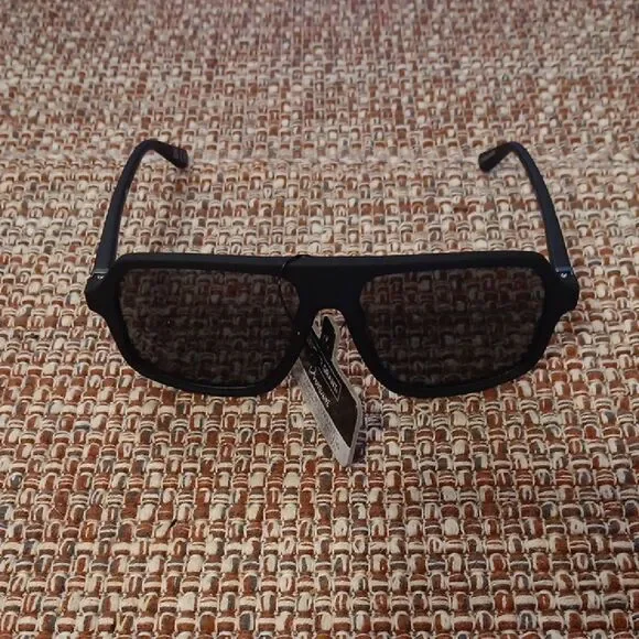 Foster Grant‎ Polarized Premium Stylish Black Sunglasses New With Tags