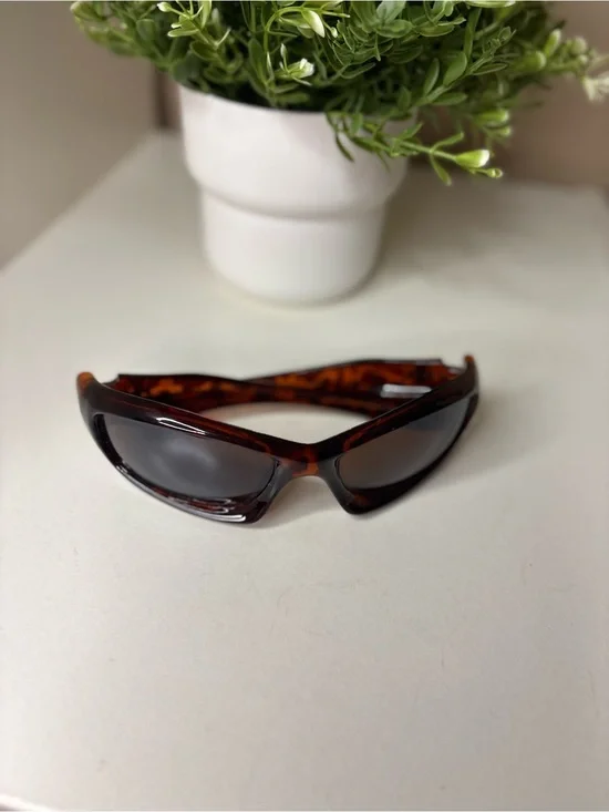 Vintage Tortoise Wrap-Around Sport Sunglasses Y2K Silver Cross Accent