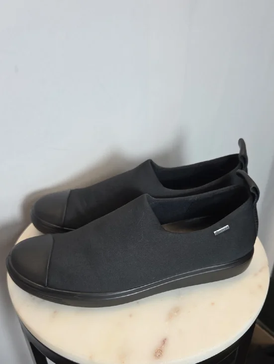 Ecco Womens Black Slip-On Loafers Size 9