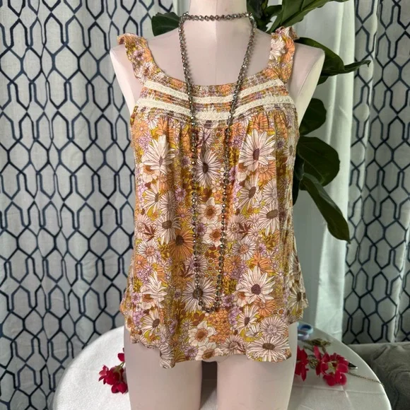 🌼 Floral Women’s Top 🌼