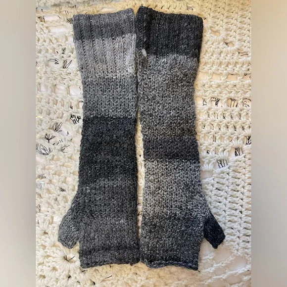 New Garnett Hill wool blend, fingerless gloves in Ombré Grey One Size