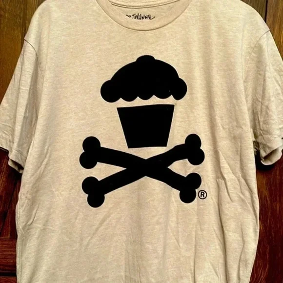 NWOT Johnny Cupcakes original tshirt