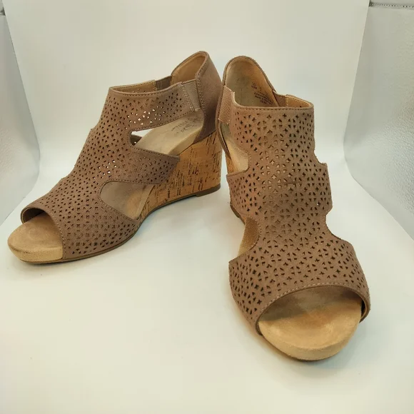 Life Stride Soft System Brown Perforated Wedge Sandals Womens Size‎ 10M Slip On