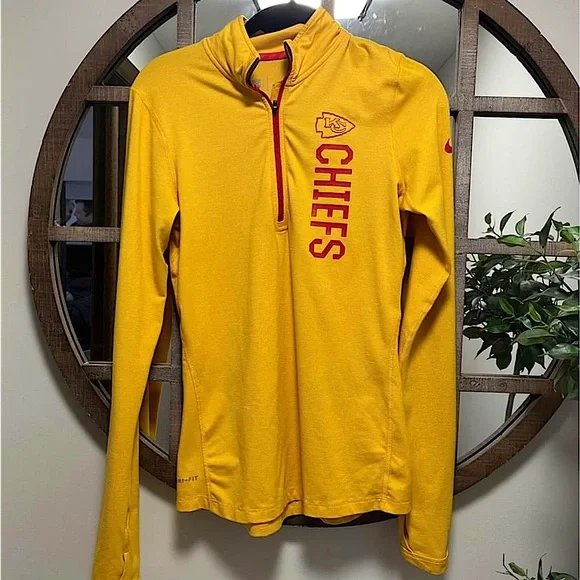 Nike Ladies XS Dri Fit NFL Team Apparel 1/4 zip Gold pullover w/red detail