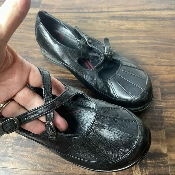 Dansko Size 38 US 7..5 Black Genuine Leather Comfort Shoe