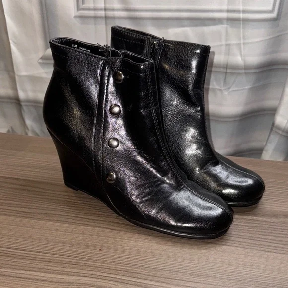 AEROSOLES Black Wedge Ankle Boots