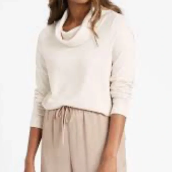 Banana Republic NWOT Long Sleeve Gummy Cowl Neck Cocoon Top Medium Cream Ivory