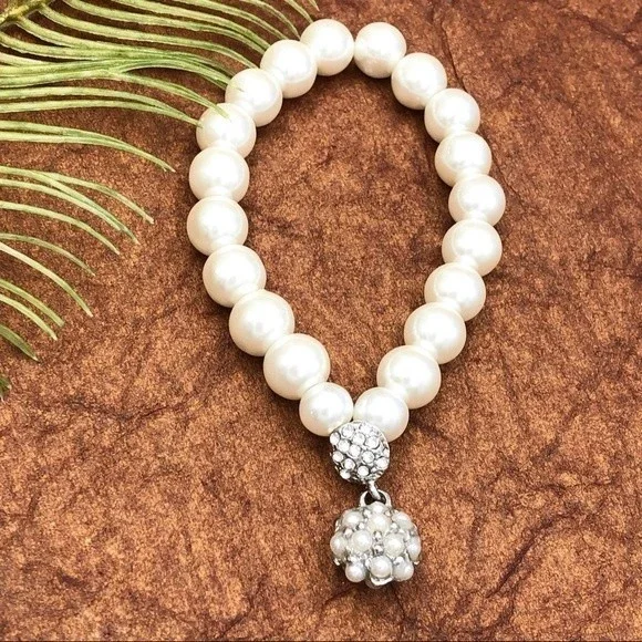 🍀 Simple Pearl Bead Stretch Bracelet