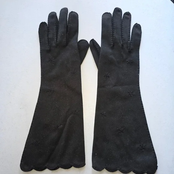 Shalimar Vintage Black Nylon Embroidered Scalloped Opera Gloves Size 6.5 1950s