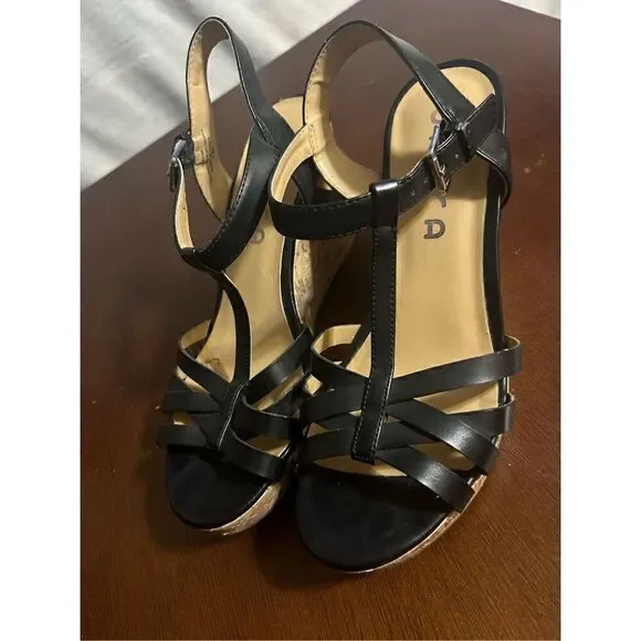 Unisa strappy wedges size 7
