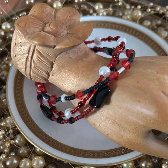 Elegant Red and Black Beaded Bracelet