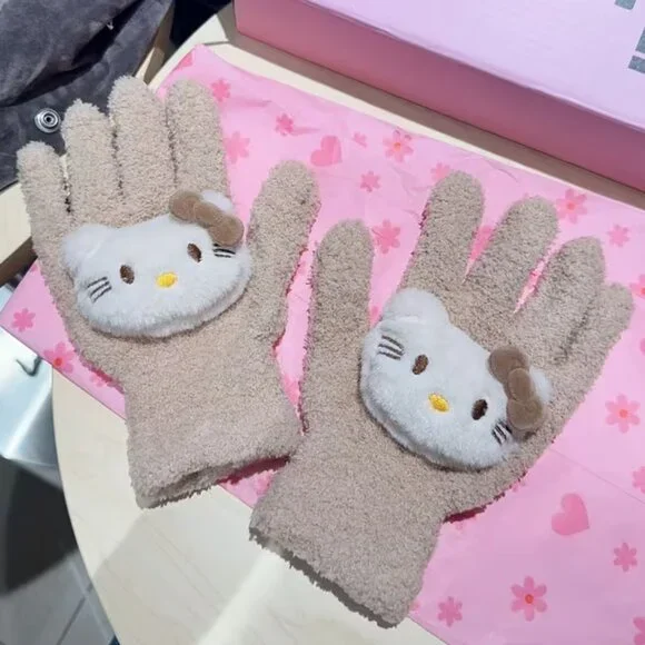 HELLO KITTY Tan Fuzzy Super-Soft‎ Gloves Mittens BRAND-NEW & SO CUTE!