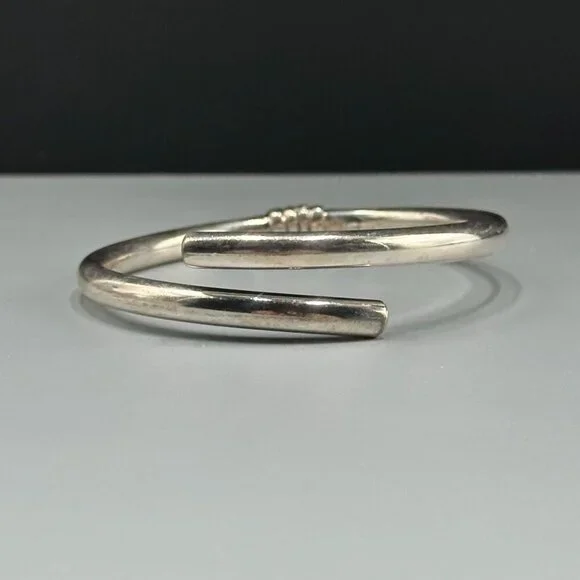 Sterling Silver Torque Bracelet Bypass Hinged Open Cuff Modernist 7.75